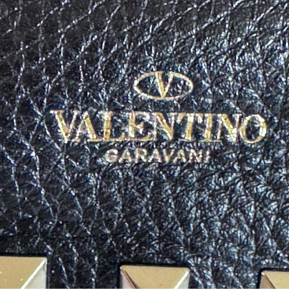 VALENTINO GARAVANI Mini Rockstud Leather Bucket Bag-Black with gold studs - Picture 7 of 10